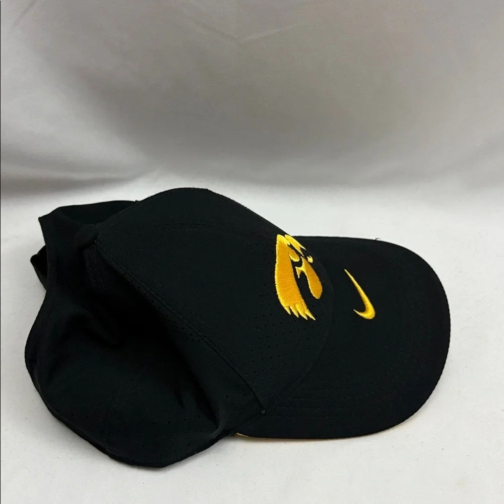 University Of Iowa Hawkeyes Youth Hat Black Nike Dri-Fit Legacy91 Cap C. Clark
